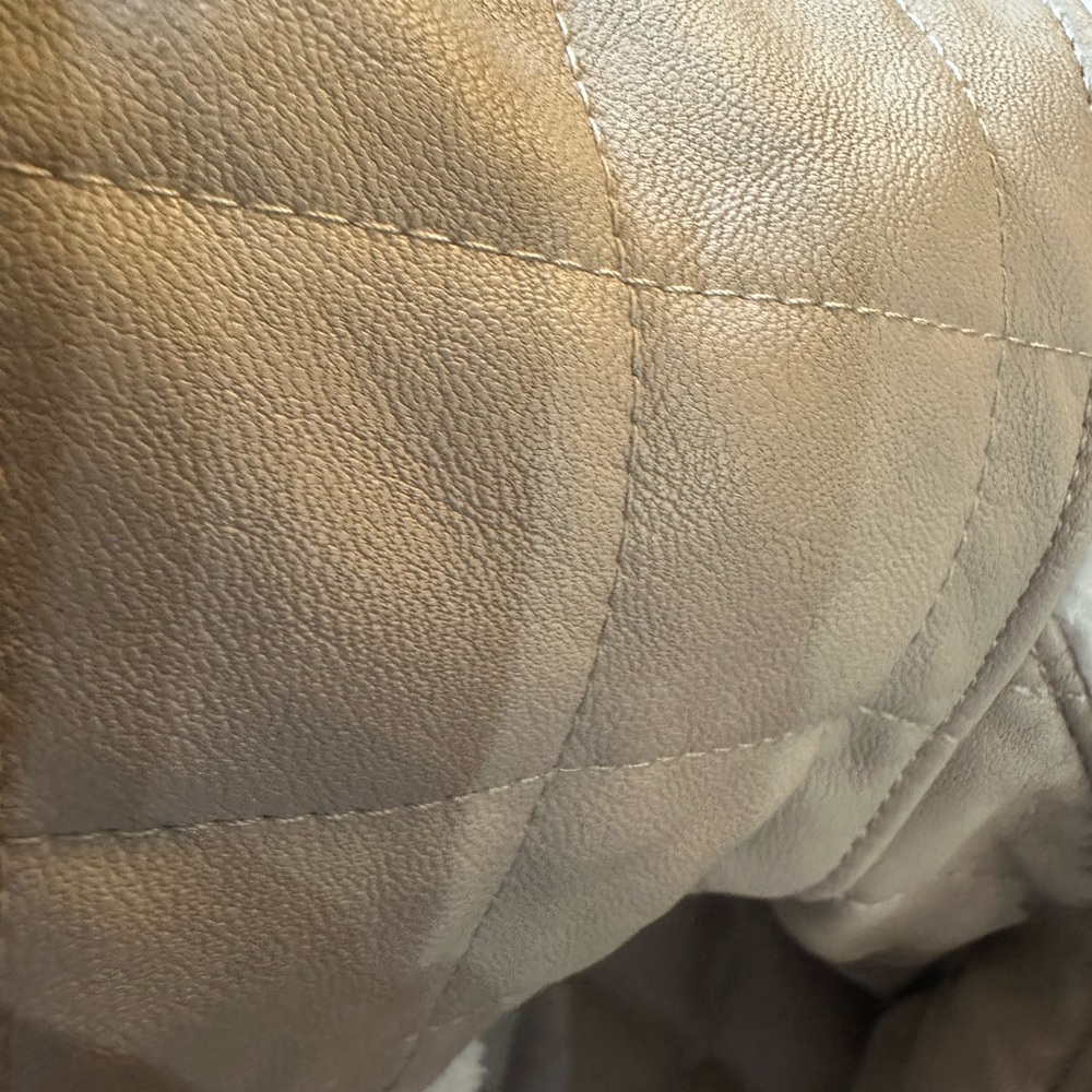 SOLD ON XPOSTAbercrombie & Fitch Cream & Tan Quilted Pullover. Small. EUC. - Picture 15 of 16